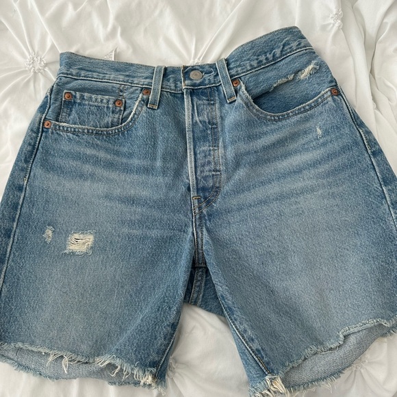 Levi’s Jean Shorts - Picture 1 of 3